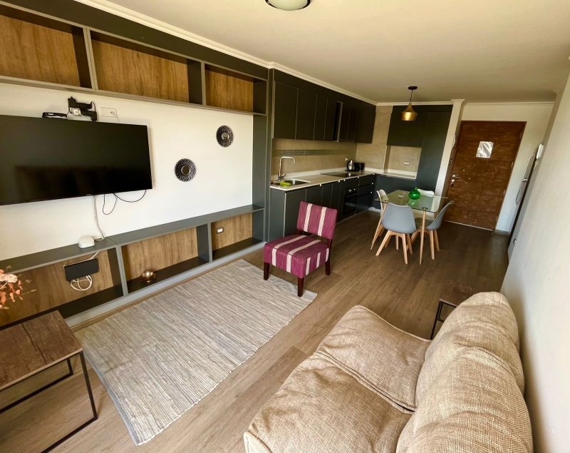 Departamento en Los Ángeles - Moderno departamento amoblado de 85 m² en sector Avenida Sor Vicenta. Cuenta con 3 dormitorios, 2 baños, terraza y estacionamiento techado. Edificio con piscina, gimnasio y seguridad 24/7 en excelente ubicación del sector norte. foto 6